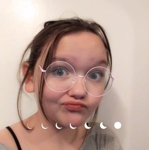 Meet your Posher, Alexis